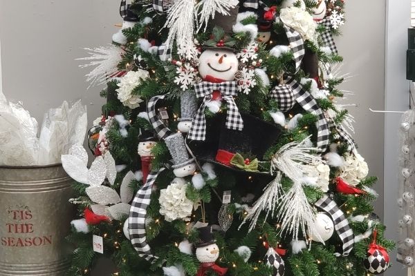 tree full of cute christmas ornaments tree full of cute christmas ornaments