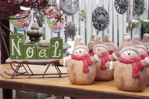 wooden snowmen for mantle