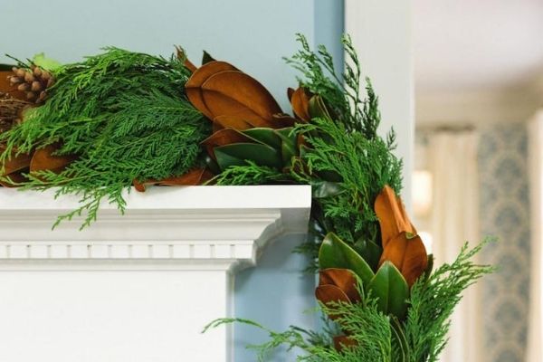 Mixed garland on Mantle